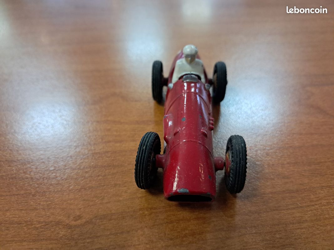 Dinky Toys 23J – Ferrari Calandre Quadrillée – Meccano France – Occasion
