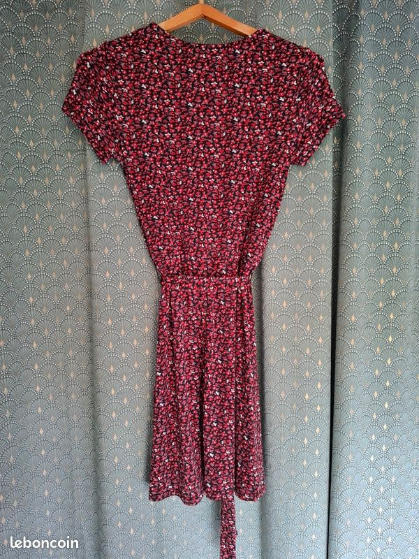 Robe fluide rouge à fleurs cache cache portefeuille taille xs (image 2)