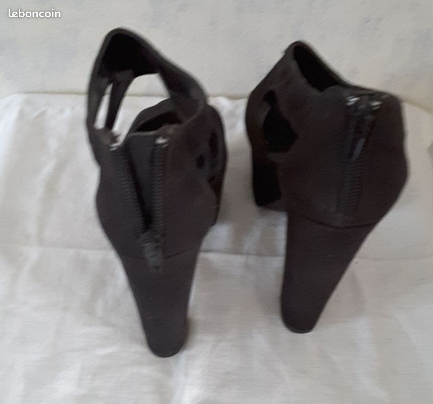 Chaussures Femme New Look Noires à Talons Compensés – Fermeture Zip – Pointure UK 4 (EU 37 Environ)
