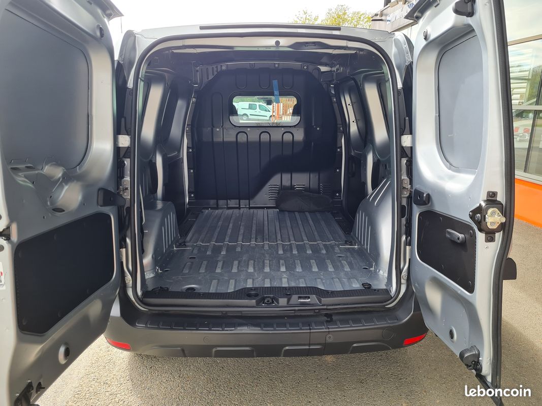 Renault EXPRESS VAN 1.3 TCE 100CH CONFORT 22 (image 2)