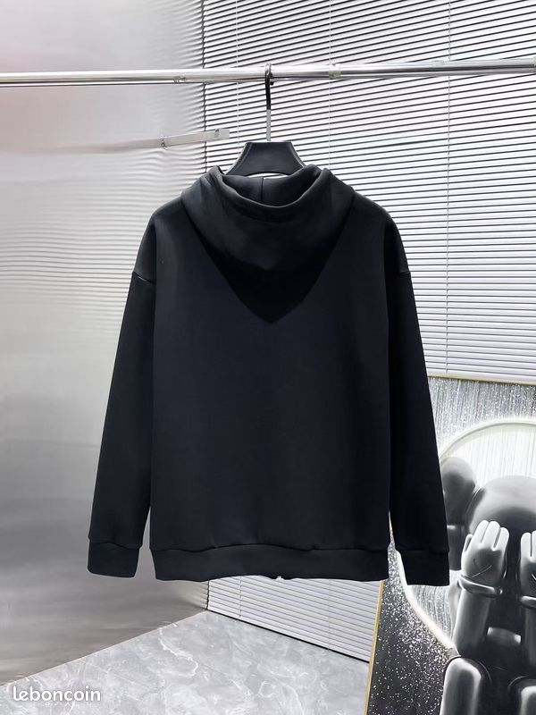 Sweat Prada noir pour homme, capuche avec cordons, poches latérales (image 2)