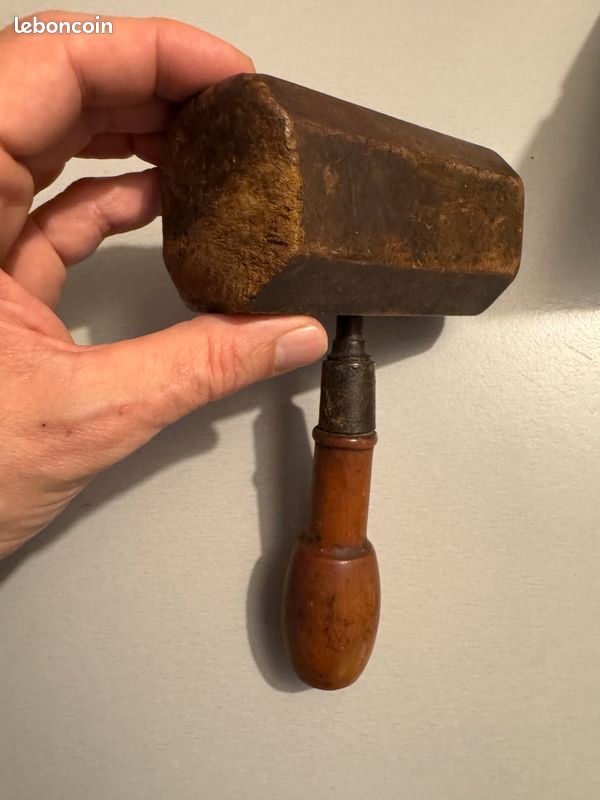 Gros marteau / maillet en bois (image 3)