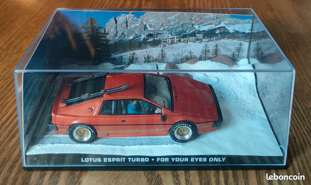 James Bond Lotus Esprit Turbo - Voiture Miniature Rien Que Pour Vos Yeux - Échelle 1/32 - Magnatraction - Modèle De Collection