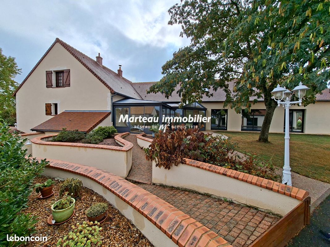 Maison 10 pièces 378 m² · à La Chapelle-Saint-Rémy · 378 m² · 658 350 €