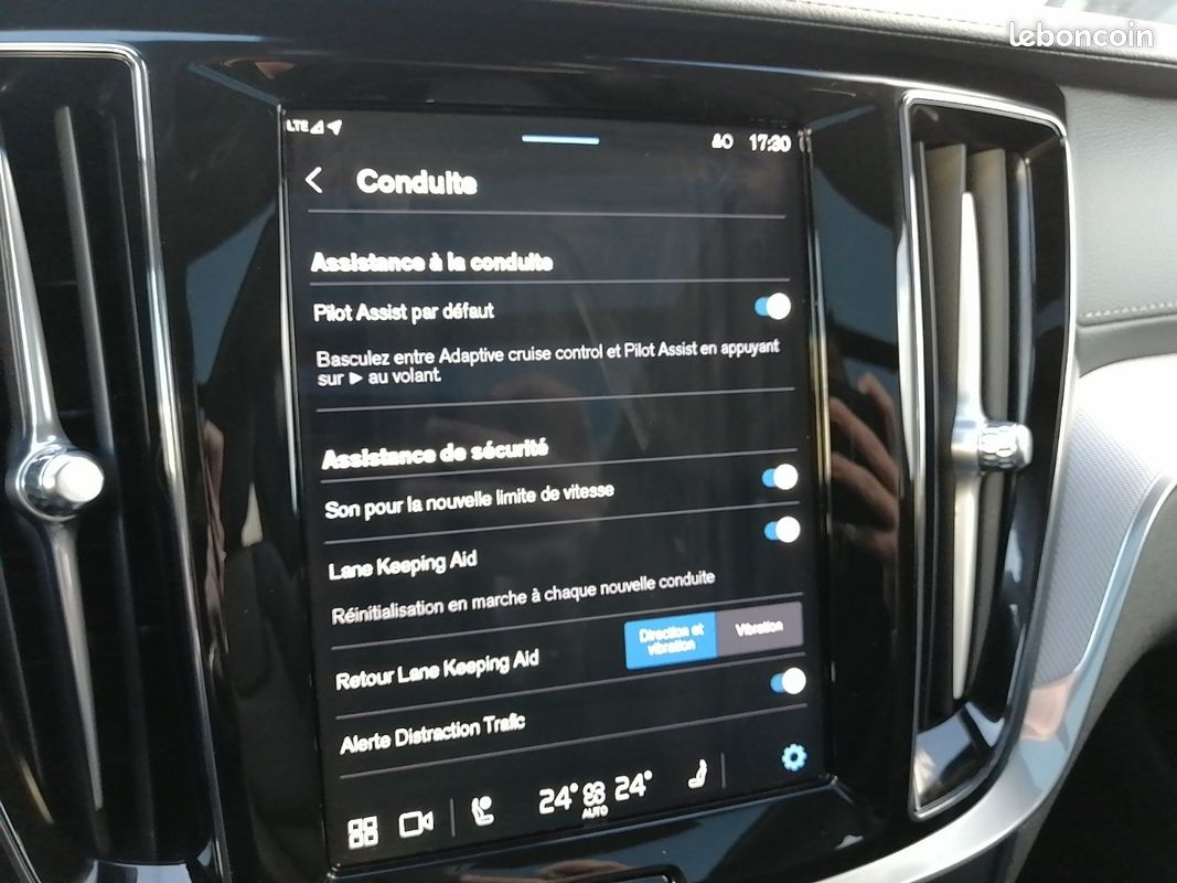 VOLVO V60 B4 197 ch DCT7 Ultra Style Dark (image 24)