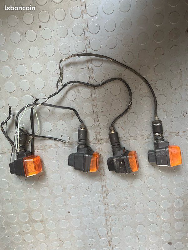 Lot de 4 clignotants Suzuki DR 125 (image 1)