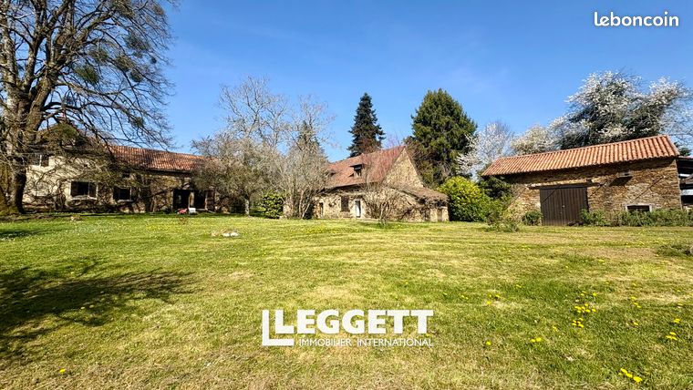 Maison 8 pièces 321 m²