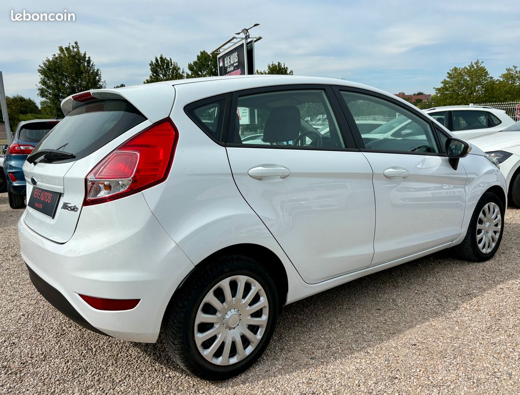 FORD FIESTA 1.5 TDCI 75 CH 04/2015 123396 KM 9990e GARANTIE 6 MOIS TOTALE POSSIBILITÉ D'EXTENSION DE GARANTIE DE 48 MOIS REPRISE / FINANCEMENT POSSIBLE (image 3)