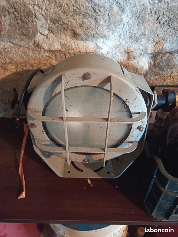 Ancienne lampe (image 1)