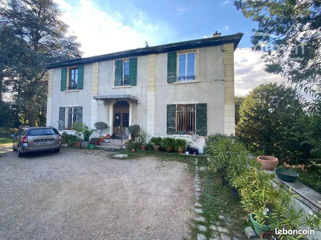 Maison 10 pièces 240 m² · à Écully · 240 m² · 785 000 €