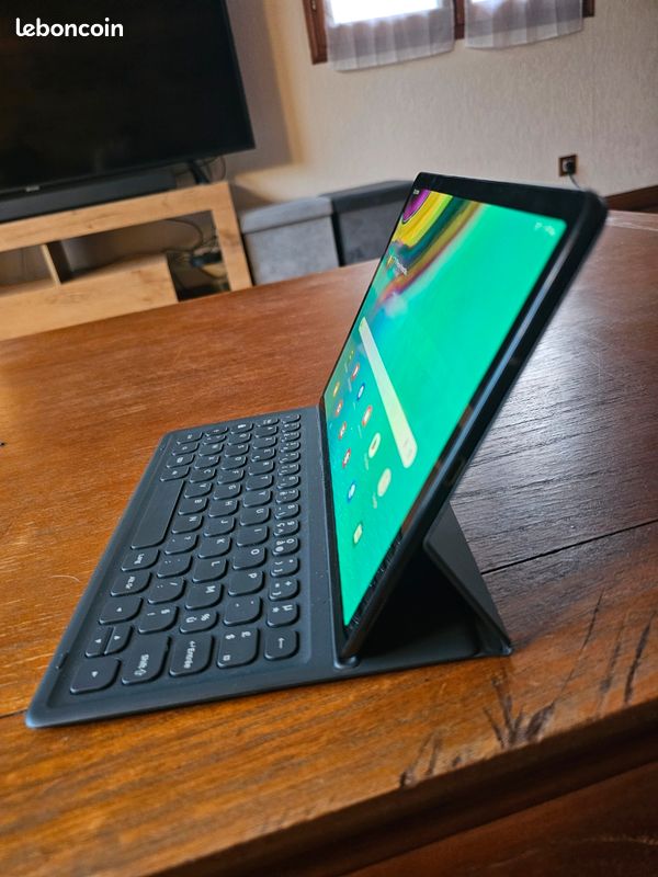 Samsung Galaxy Tab S5e 10,5" noire 128 Go Wifi avec housse de protection et clavier magnetique (image 2)