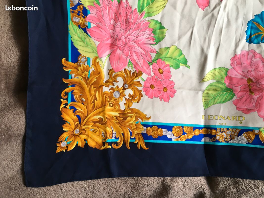 Foulard carré soie pour femme : rouge