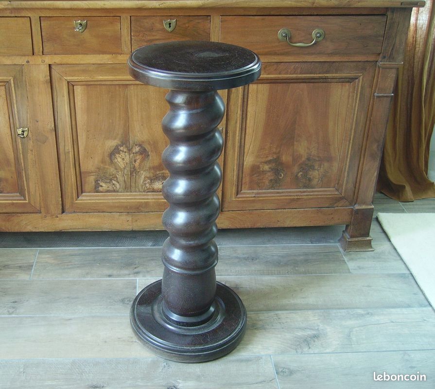 Colonne en bois massif torsadé / Sellette / Piedestal (image 2)