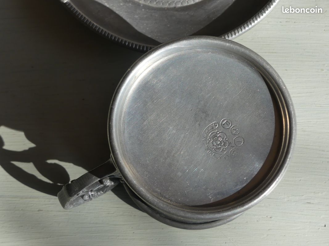 Tasse en étain (image 3)