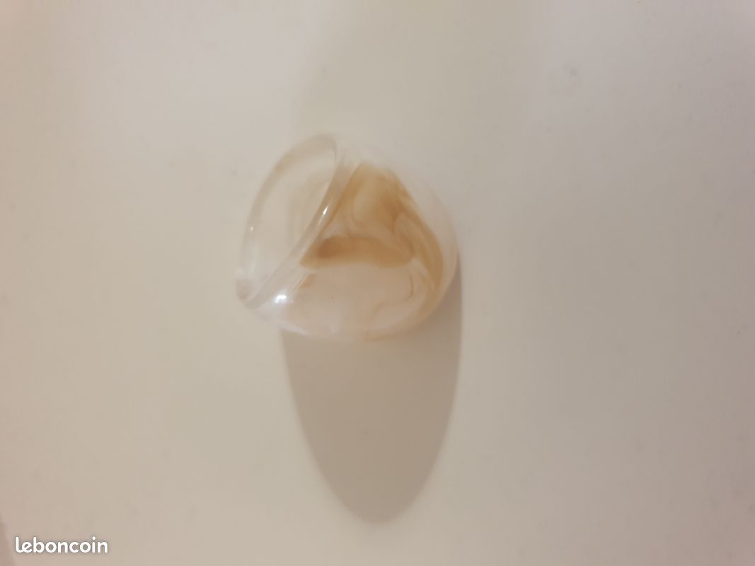 Bague marbré blanc et beige 18.5 (image 1)
