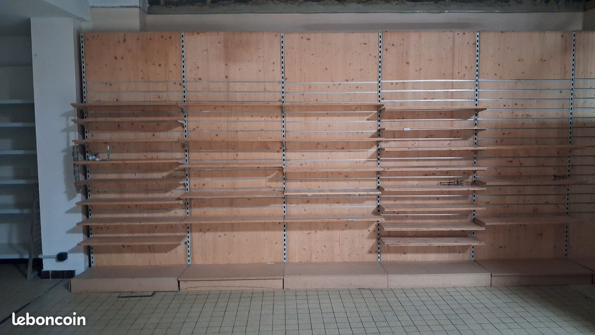 Ensemble panneaux rainurés bois + tablettes + broches – Mobilier de magasin (image 1)