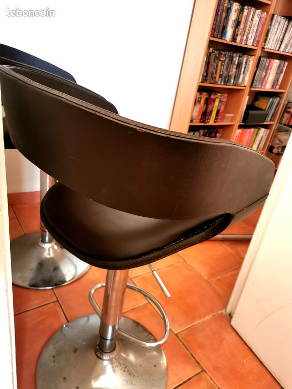 Chaise de Bar Lot de Deux (2). Siège Cuir (image 2)