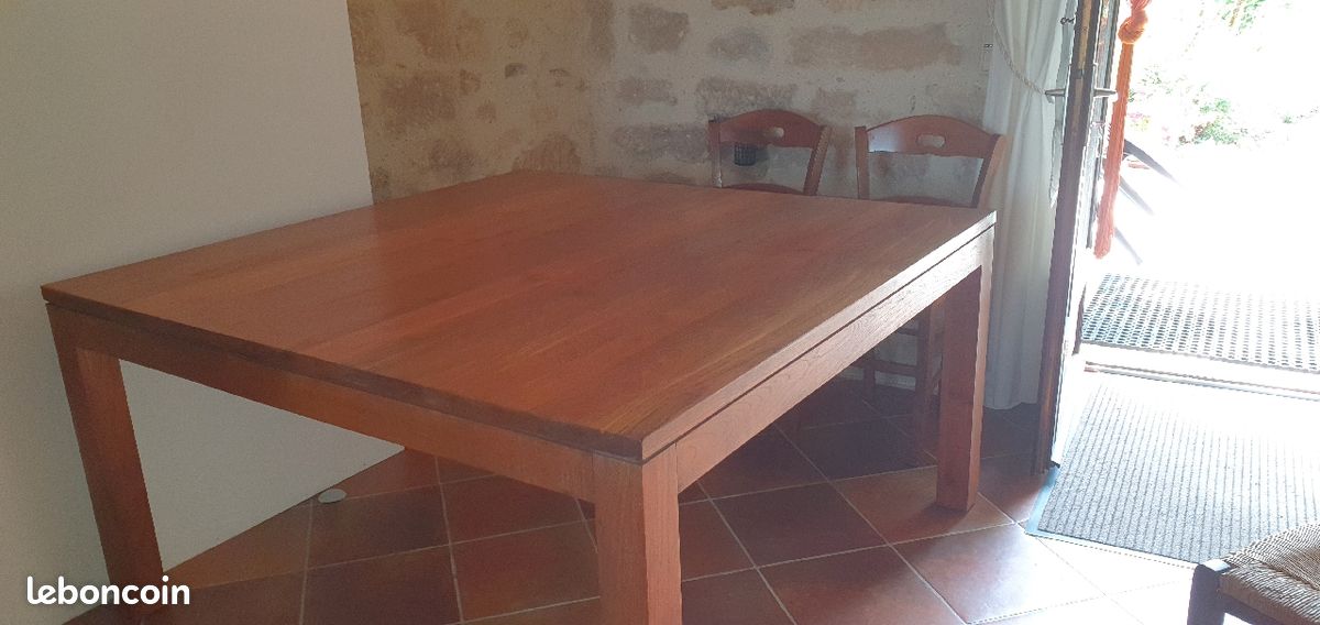 Table carré (image 1)