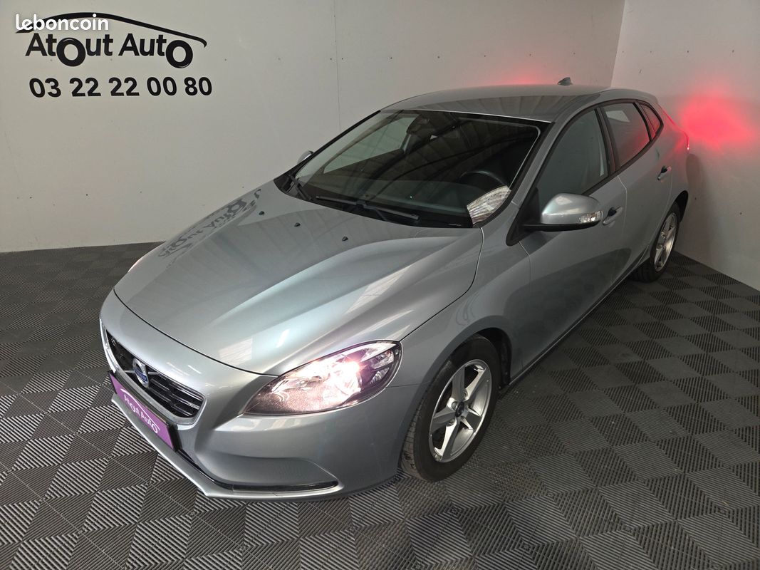 Volvo v40 ii d2 115ch kinetic 27/07/2015 90207km (image 1)