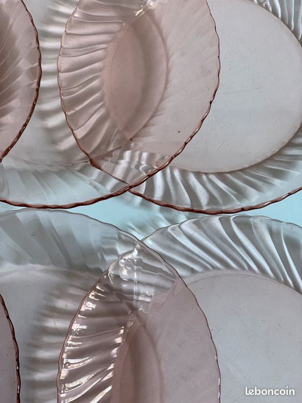 Lot De 6 Assiettes Plates Arcoroc – Verre Rosaline Torsadé Rose – N2 – Occasion