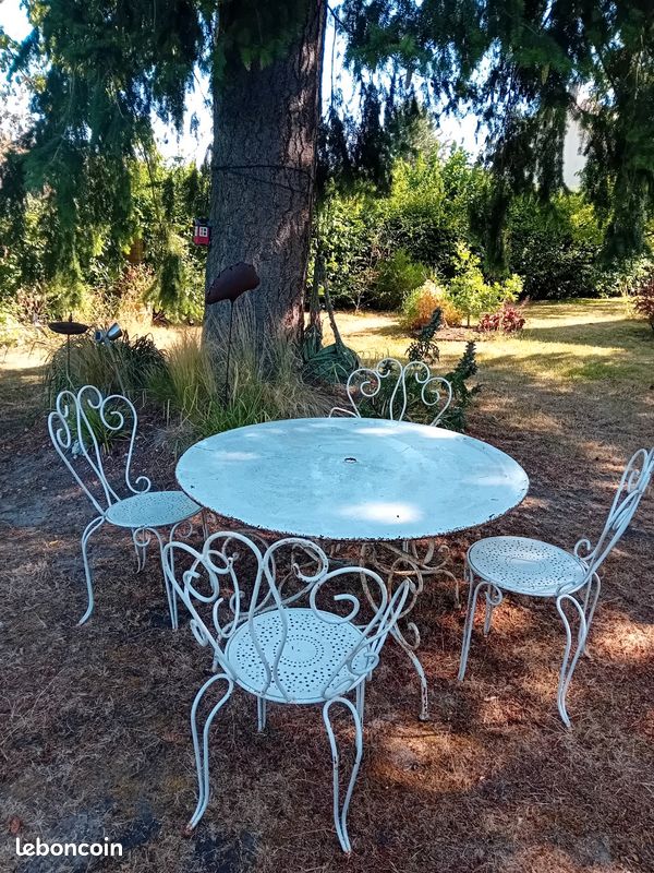 Table ronde de jardin en fer forgé (image 2)