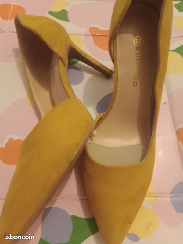 Chaussure Talon Sandale A Talon Jaune Moutarde Sandales Suédine