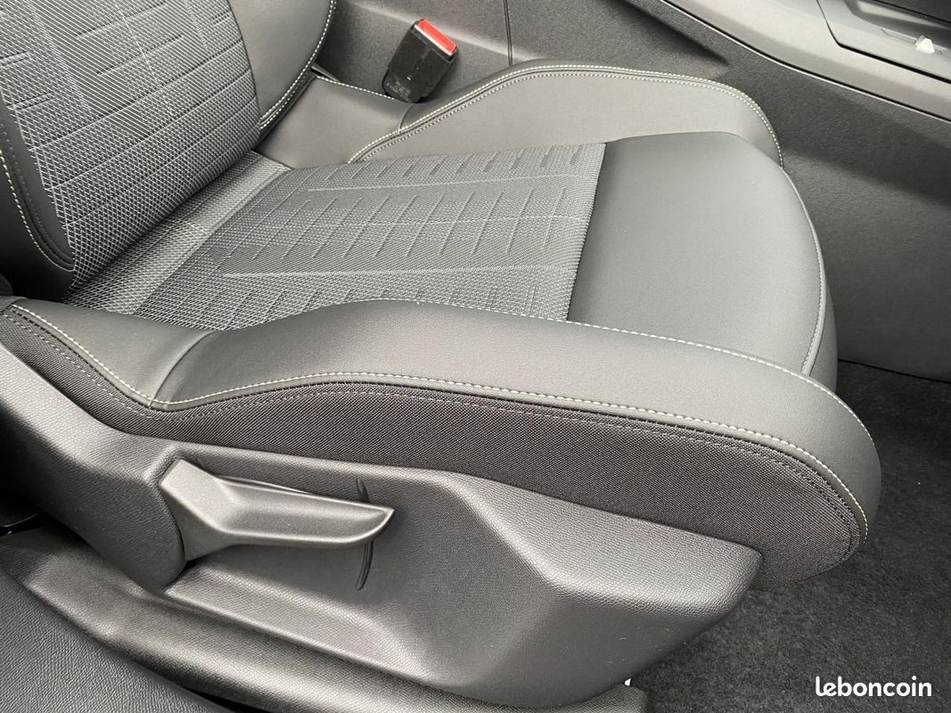 Peugeot 5008 iii 1.2 hybrid 145 gt e-dcs6 (image 8)