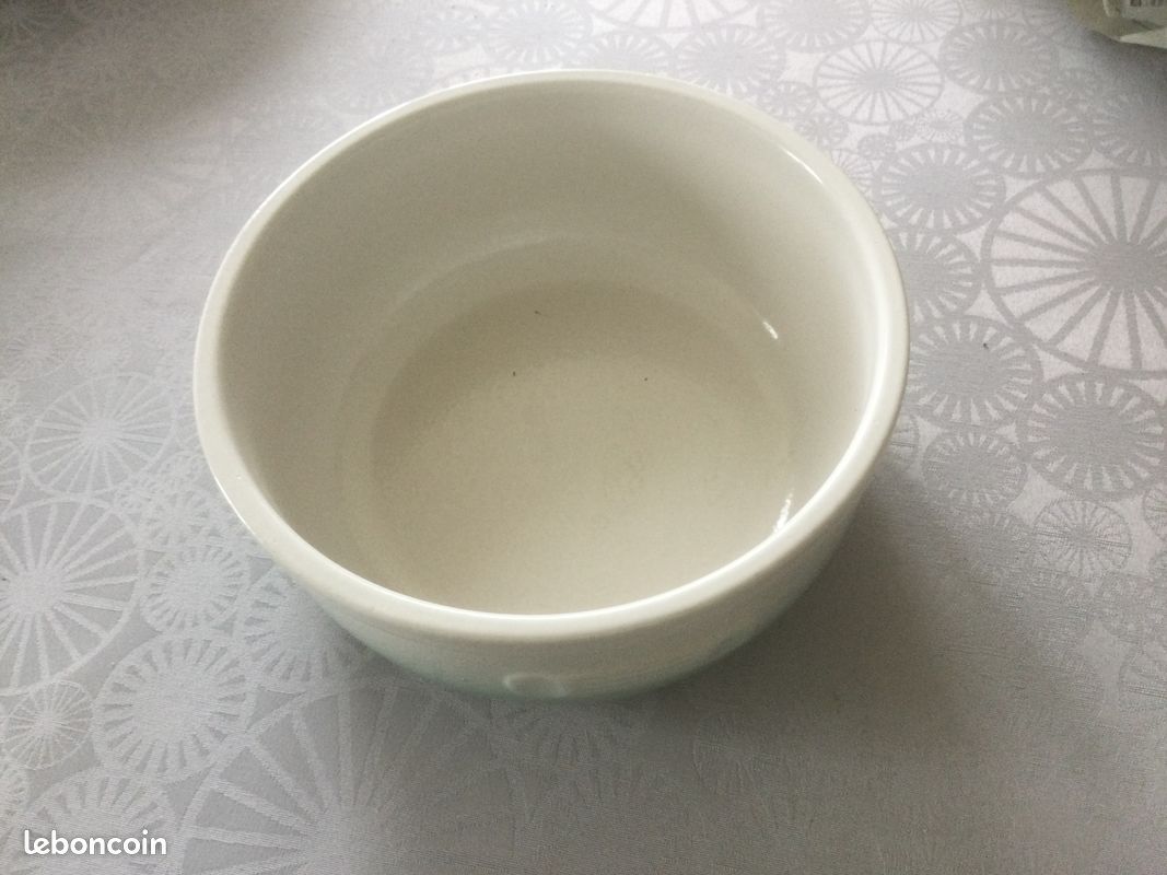Plat en terre rond (image 2)