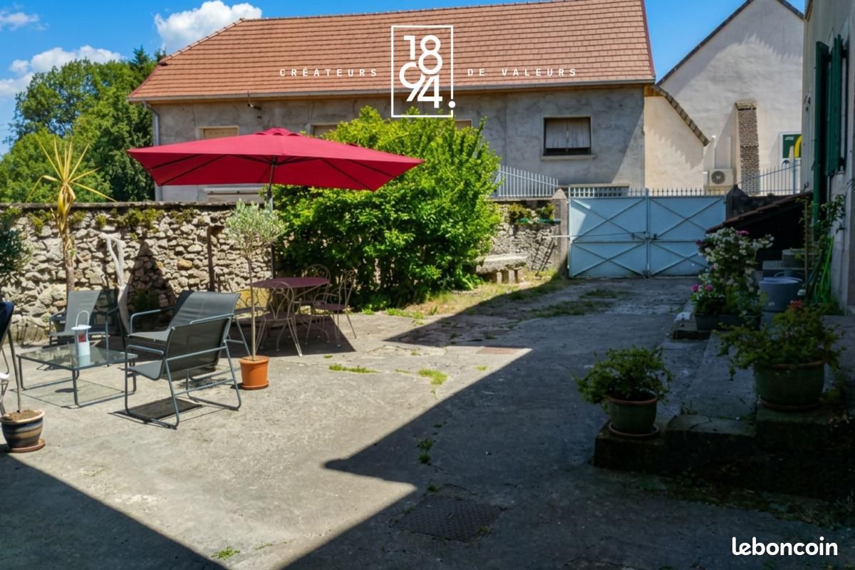Maison 7 pièces 339 m² · à Arandon-Passins · 339 m² · 320 000 €