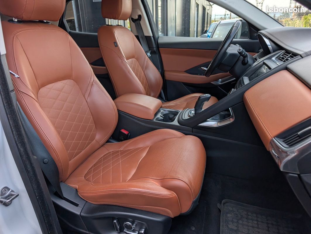 JAGUAR E-PACE 2.0 200CV HSE AWD - ENTRETIEN JAGUAR EXCLUSIF - CAMERA - ATTELAGE - ZERO DEFAUT - GARANTIe (image 16)
