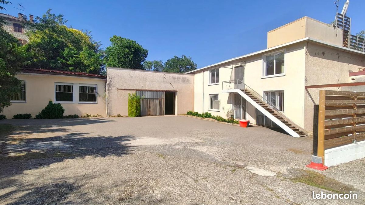 Maison 8 pièces 319 m² · à Briatexte · 319 m² · 392 000 €