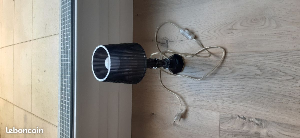 Lampe design noire (image 5)
