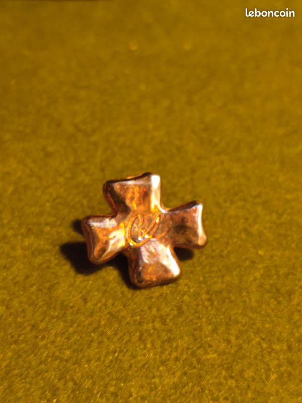 Pins Christian Lacroix (image 6)