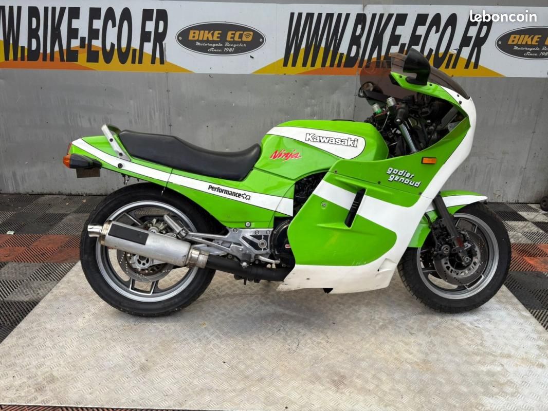 Kawasaki GPZ 900 R GODIER GENOUD (62980) (image 1)