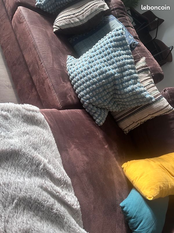 Canapé + fauteuil + 4 chaises (image 1)