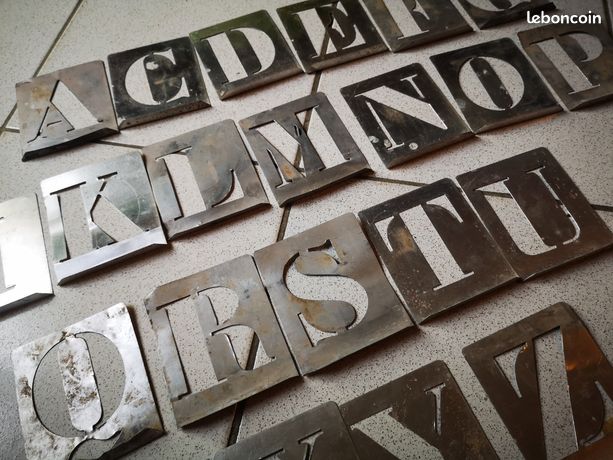8 Anciennes Lettres En Fer Zinc - Pochoirs Vintage Shabby Chic, Origine France - Occasion