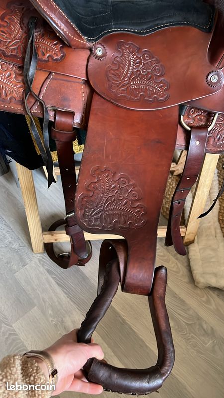 Selle western a vendre...tres peu utiliser tres... - Ecurie cheval