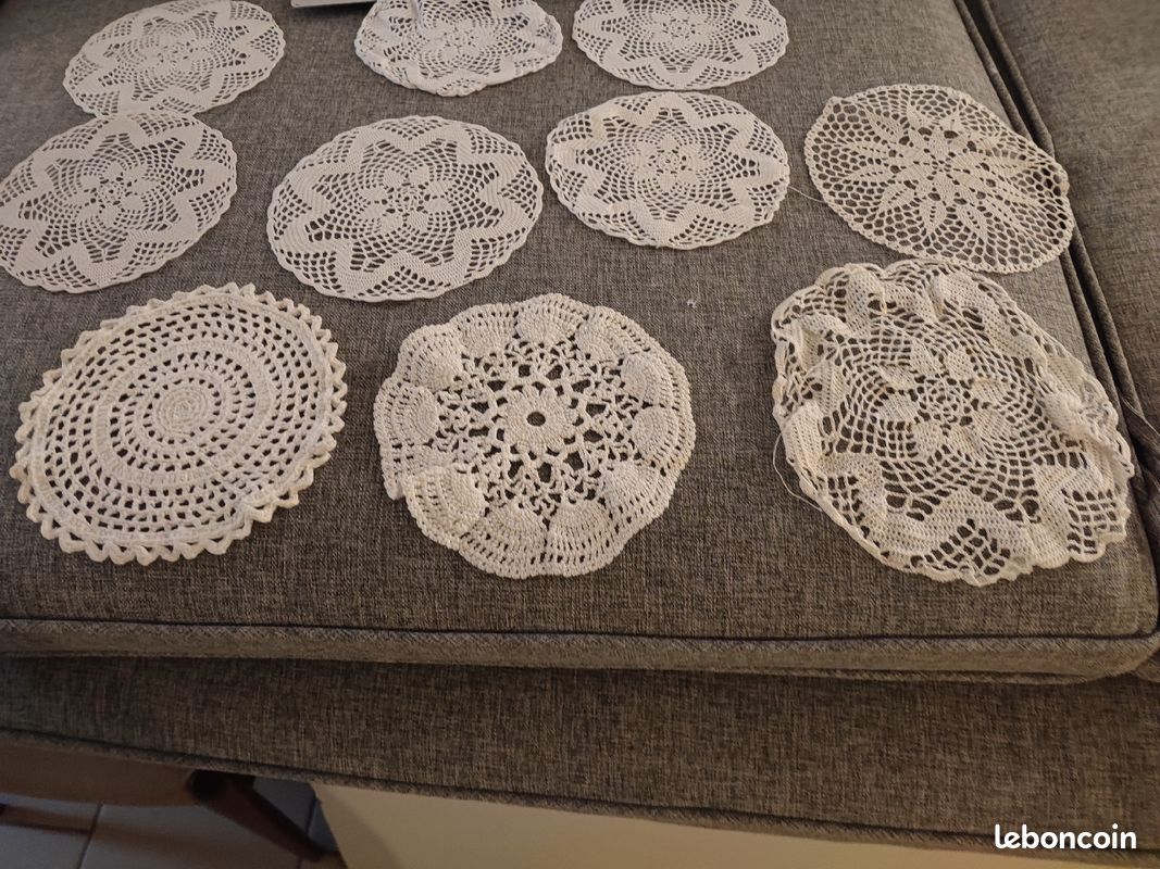 Lot de 10 petits napperons fait main (image 3)