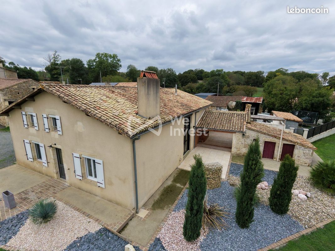 Maison 4 pièces 157 m² · à Aigondigné · 157 m² · 285 000 €