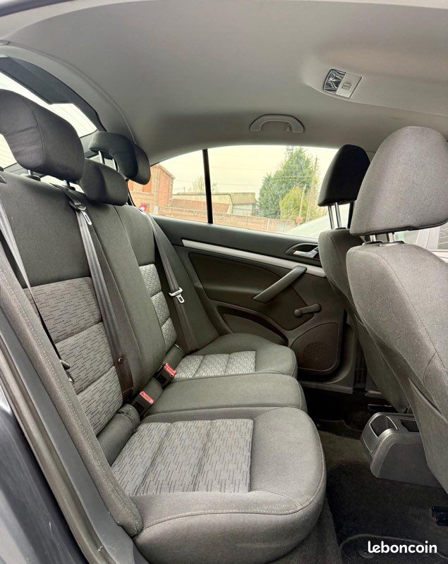 Skoda Octavia/1,6tdi 105cv/année 2012/228000kms/1eremain/Carnet entretien complet/ trés propre (image 5)