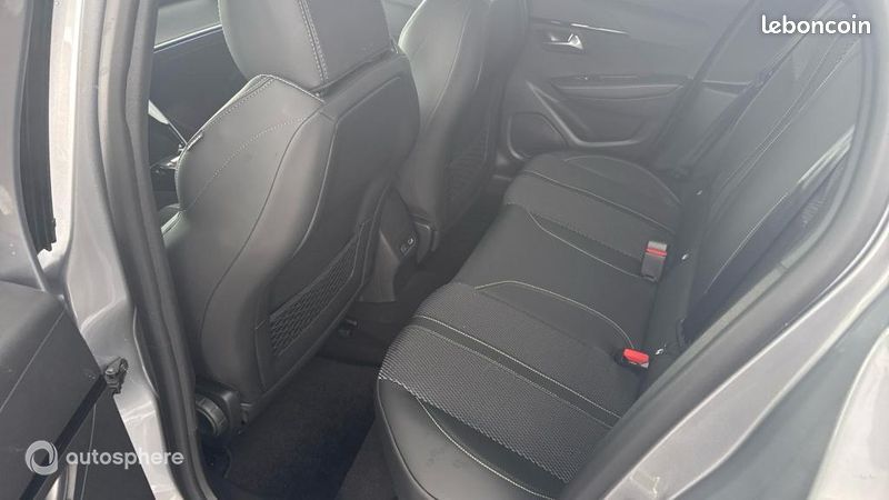 Peugeot 208 e-208 136ch GT (image 13)
