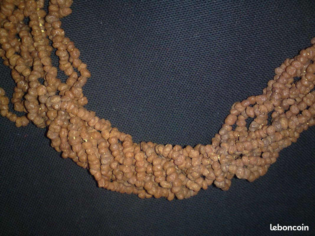 Collier artisanal ethnique plusieurs rangées de perles de pierres couleur beige camel Quelle pierre? (image 7)