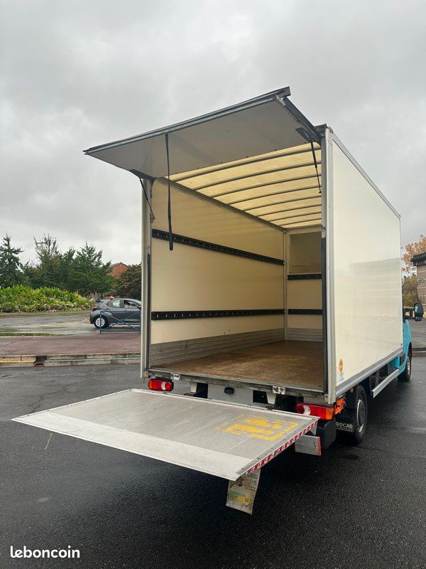 Location Renault Master 20m2 hayon (image 3)