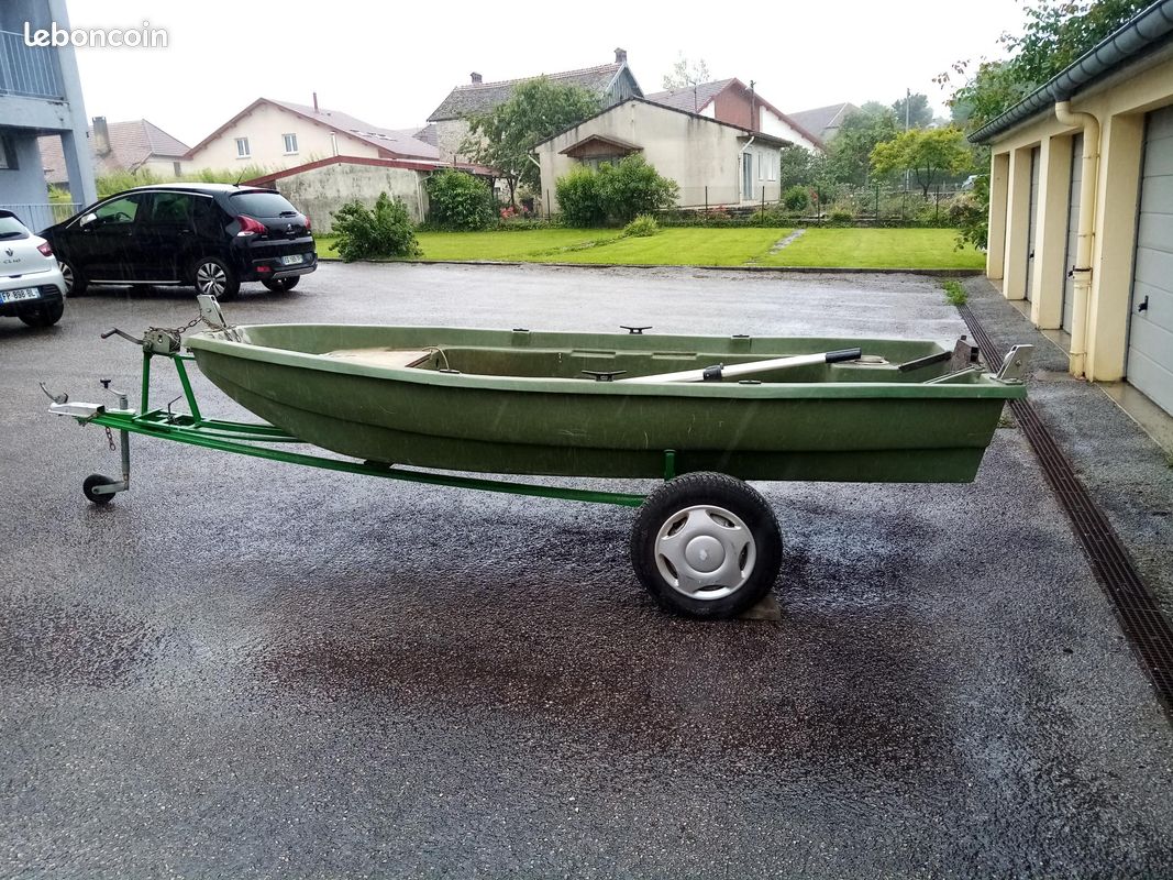 Barque à moteur hors-bord Yamaha + remorque (image 1)