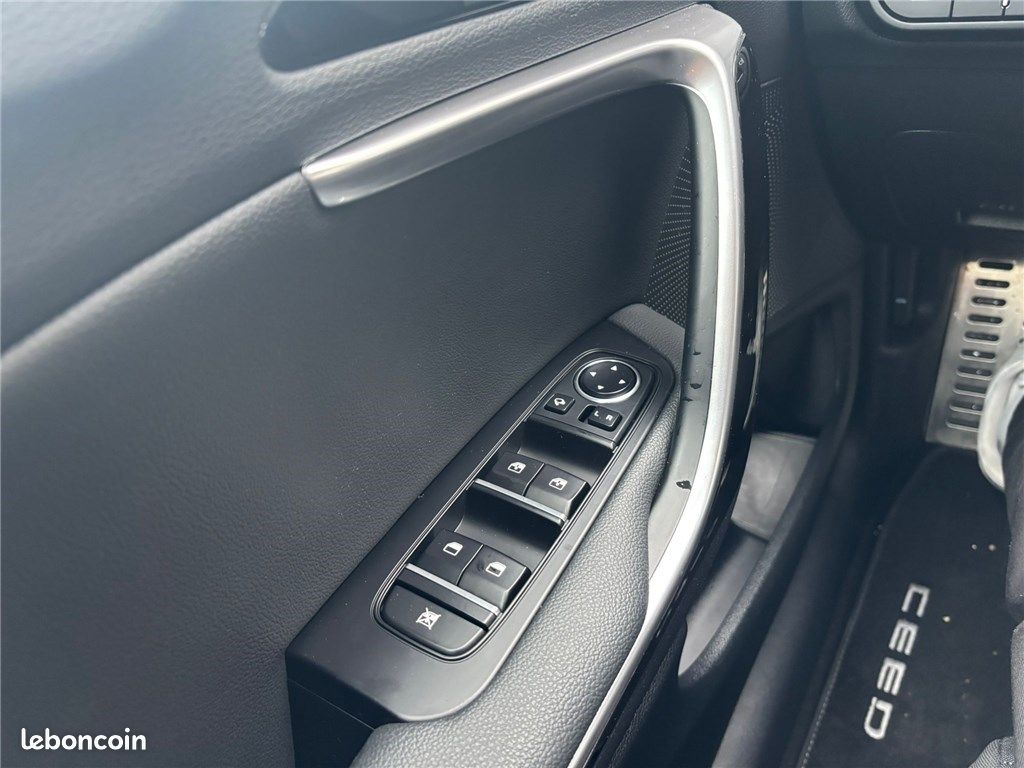 Kia Pro_cee'd PROCEED III 1.5 T-GDI 160 CH DCT7 GT Line (image 25)