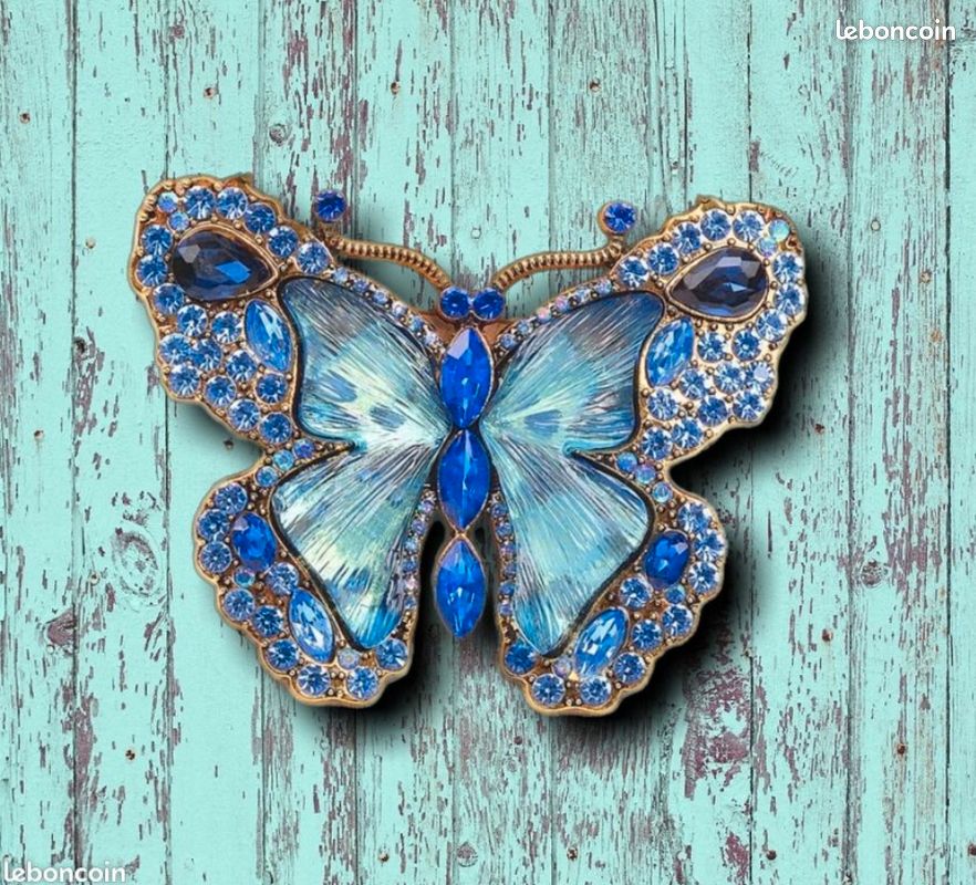 Broche Vintage 2 Grands Papillons Couleur Or Avec Cristaux Bleus Et Perles - Modèle 1651, Très Bon état
