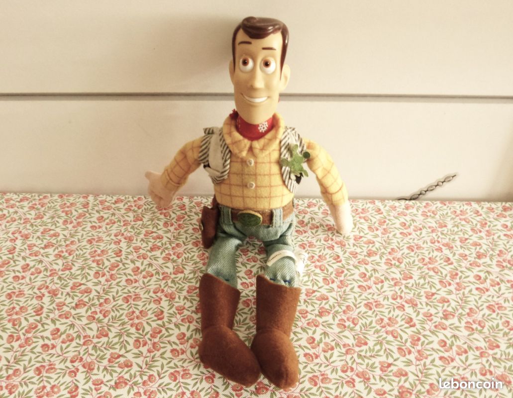 Figurine de 30 cm : Woody Toy Story (image 1)