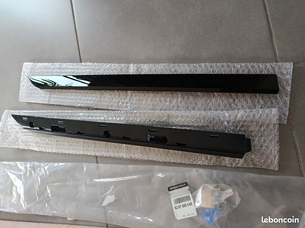 Bandeau ou baguette de porte arrière gauche Renault Clio 5 (image 1)