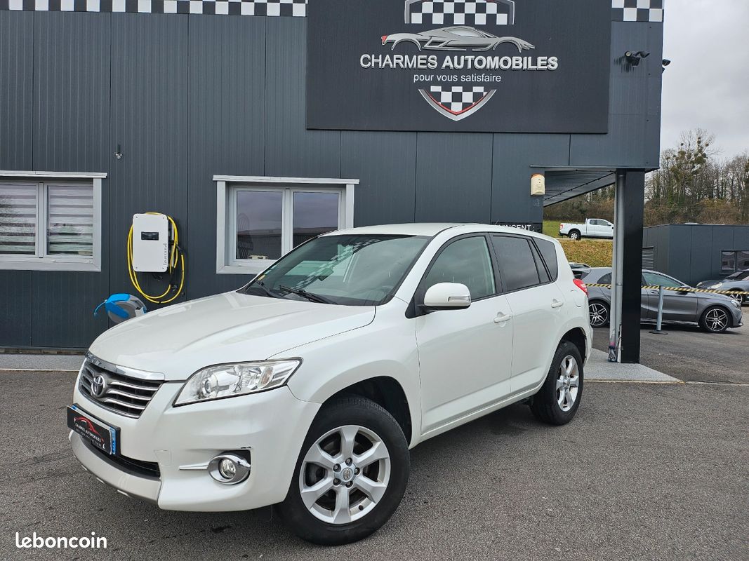 Toyota rav4 d-4d 2wd blanc nacré finition life edition révisé contrôlé économique au tarif de 7999 a saisir (image 2)