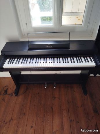 Piano numérique Yamaha Clavinova CLP-260 avec support bois et 